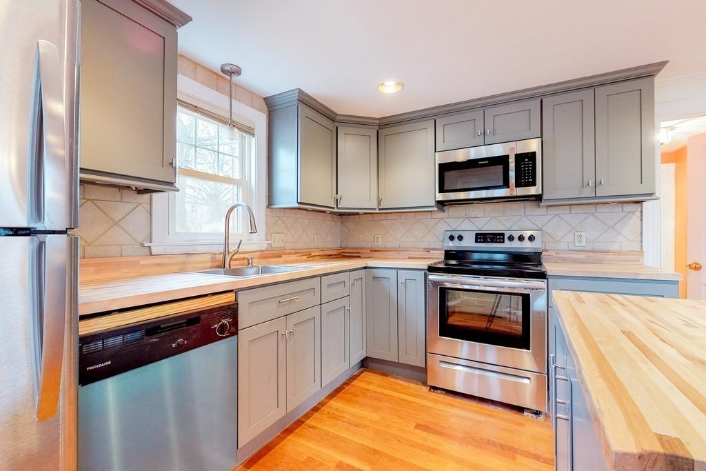 16 Sycamore Road Melrose, MA 02176 - Photo 5 of 23 Gallery Image 5