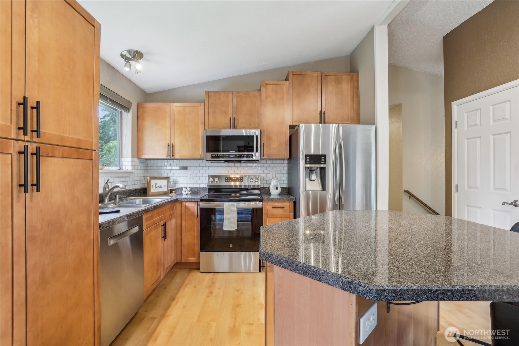 15209 Southeast 176th Place Renton, WA 98058 - Photo 8 of 40 Gallery Image 8