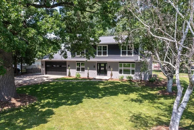 $659,000 | 5927 Oak Ln Drive, Butte Des Morts, WI 54927