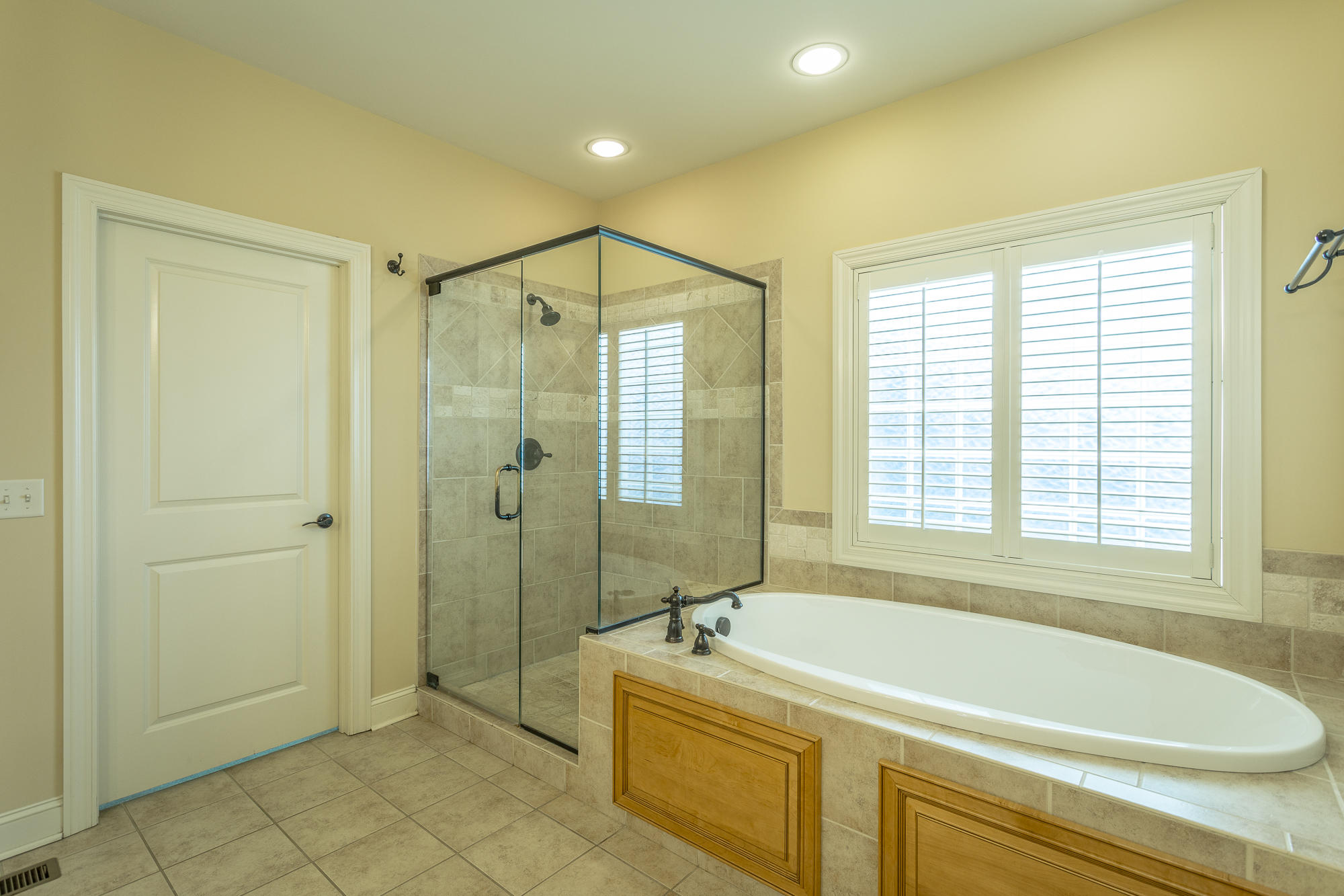 6354 Deep Canyon Road Hixson, TN 37343 - Photo 29 of 44 Master bathroom