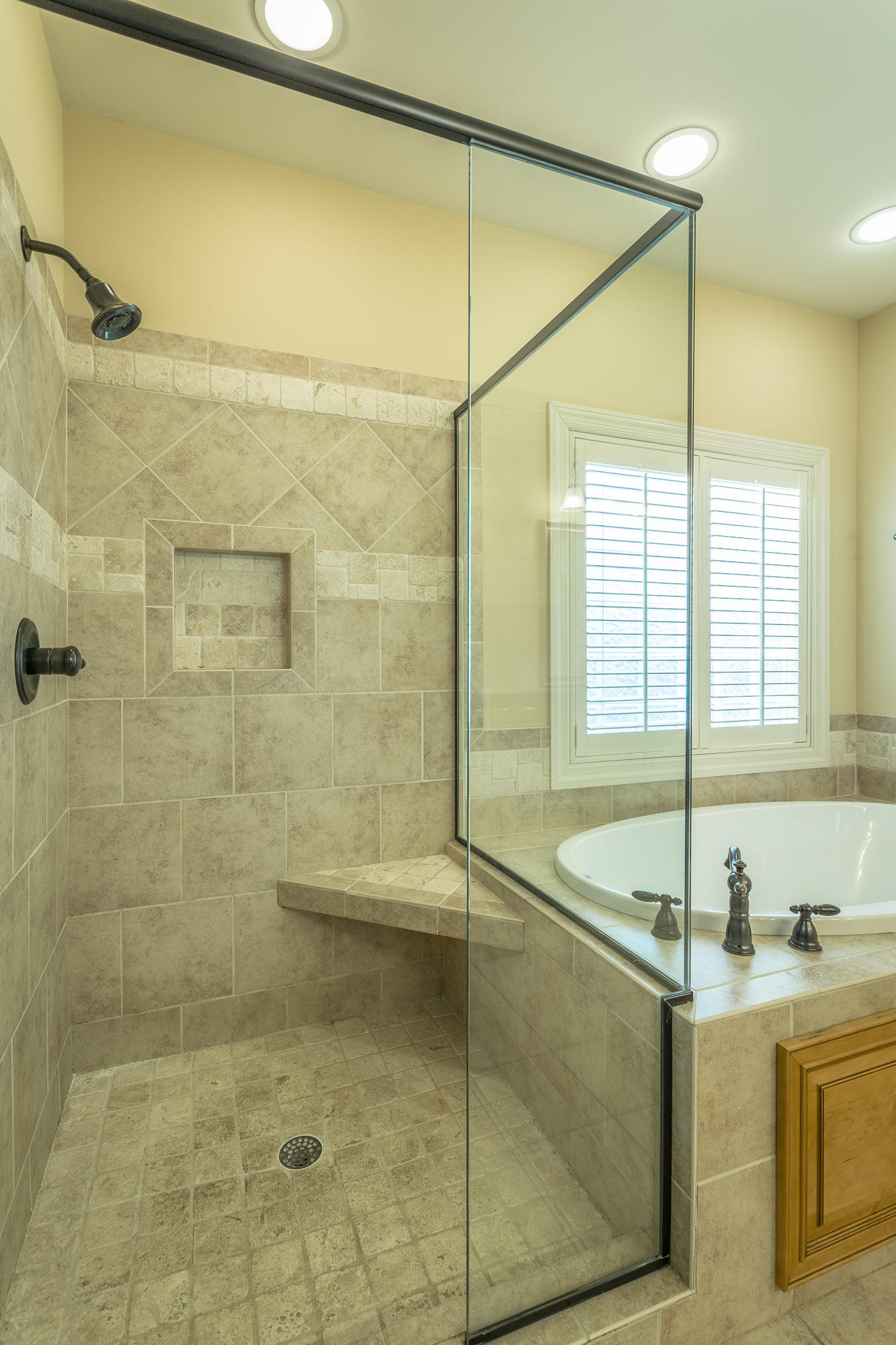 6354 Deep Canyon Road Hixson, TN 37343 - Photo 30 of 44 Master bathroom