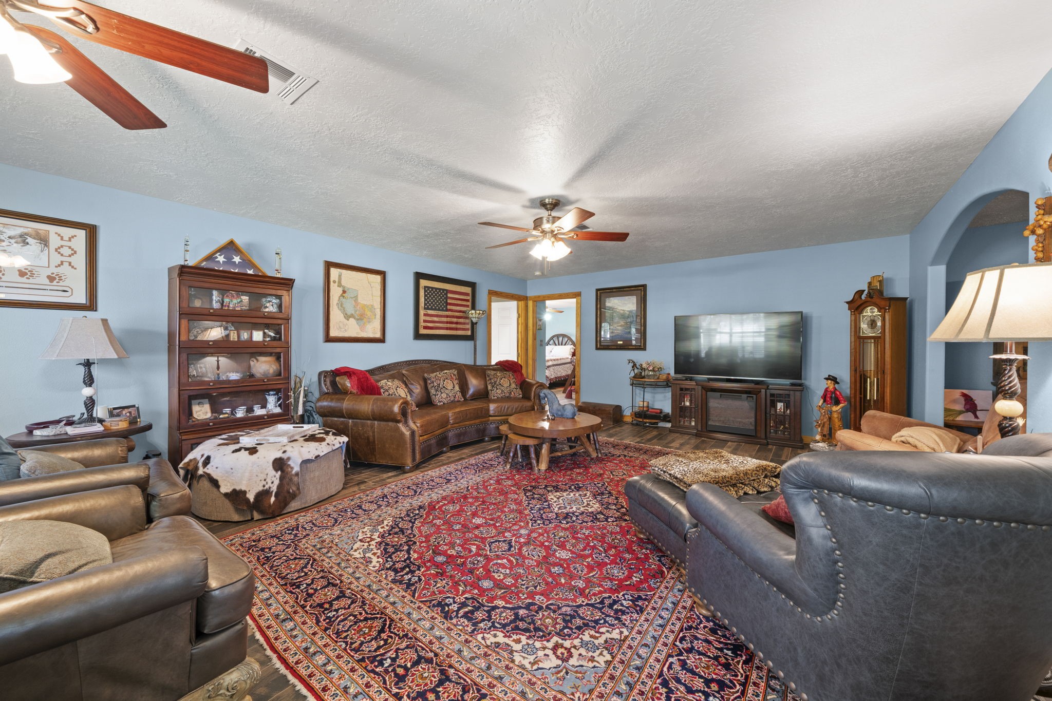 15610 Penick Road Waller, TX 77484 - Photo 28 of 49 a living room with furniture a chandelier and a flat screen tv