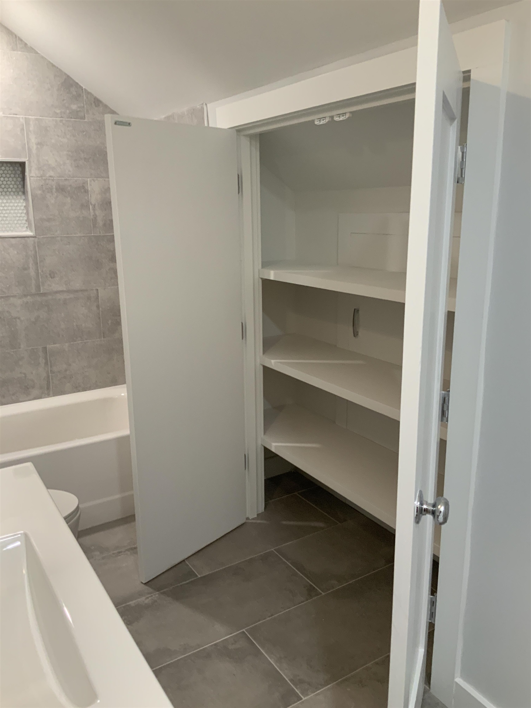 75 Court Street, Unit 2C Exeter, NH 03833 - Photo 12 of 22