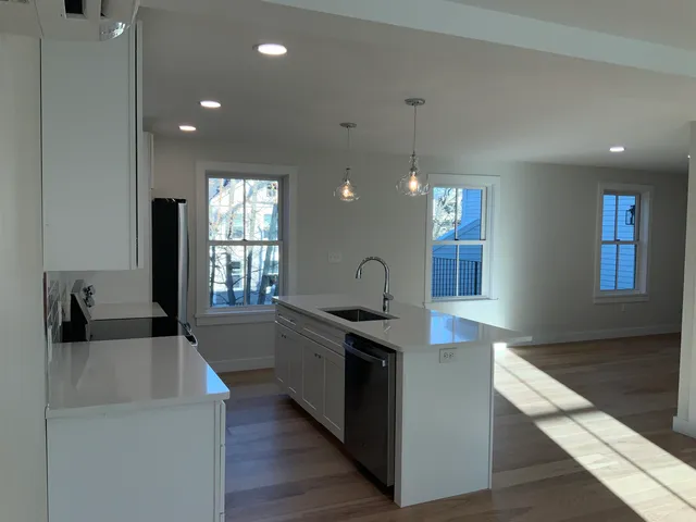 $3,500 | 75 Court Street, Unit 2C, Exeter, NH 03833