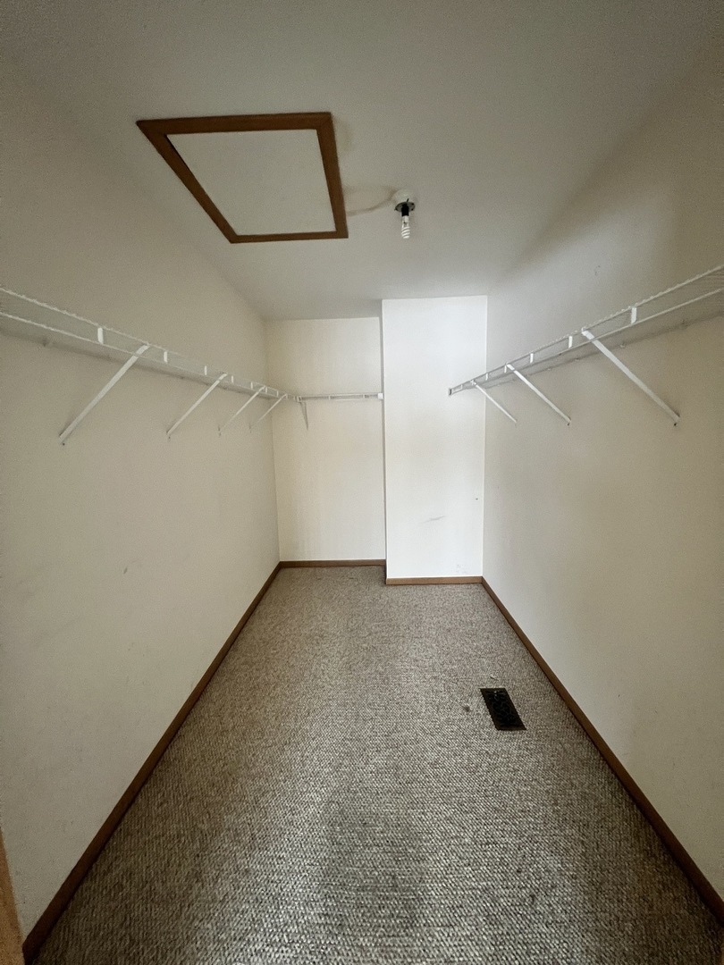 8256 Chestnut Court Frankfort, IL 60423 - Photo 12 of 22 a view of a small room