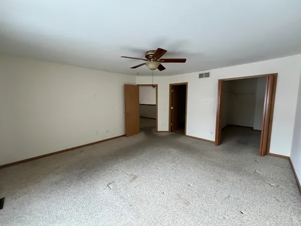 a view of a livingroom with a ceiling fan