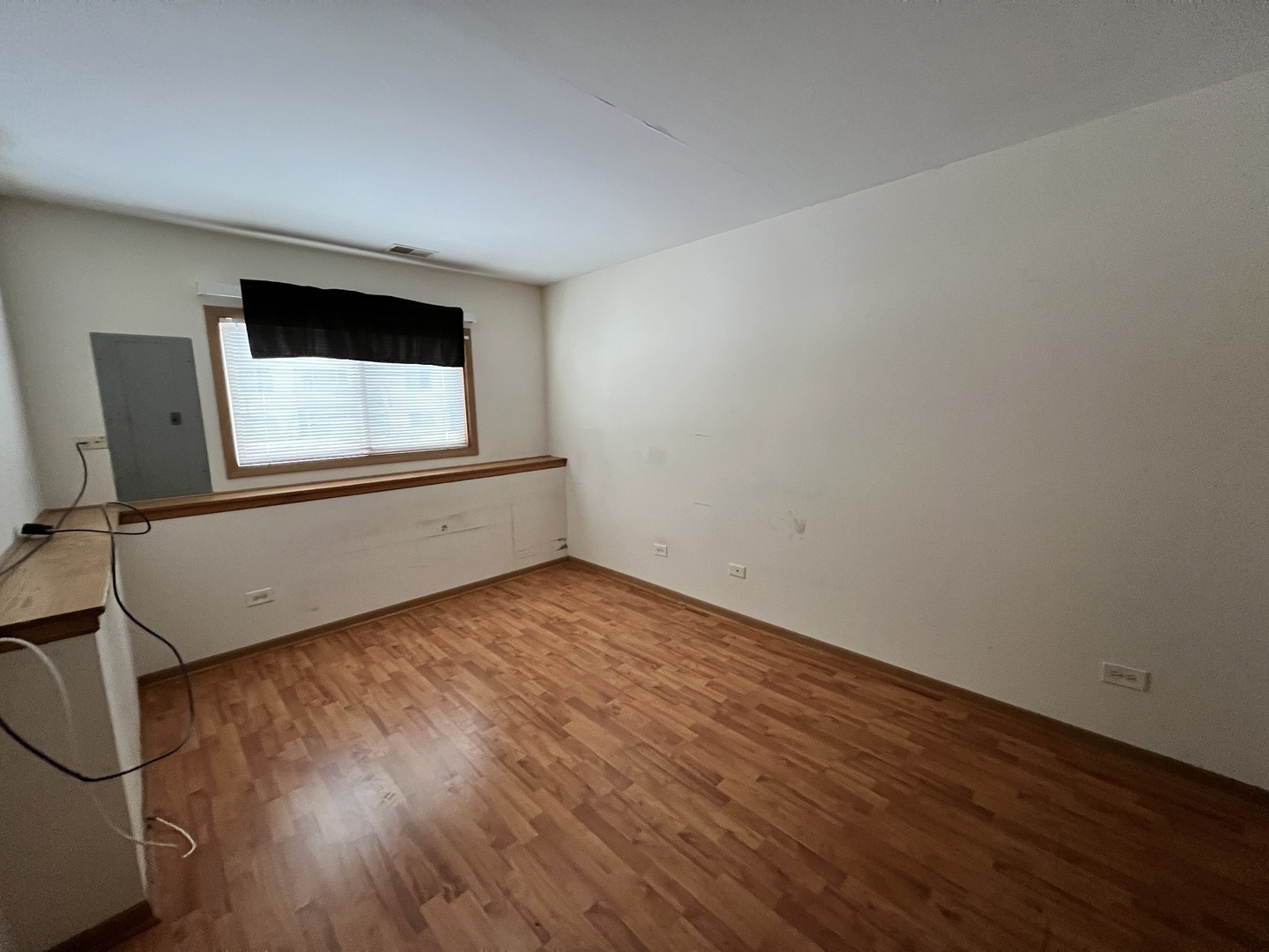 8256 Chestnut Court Frankfort, IL 60423 - Photo 20 of 22 a view of a room with wooden floor and window