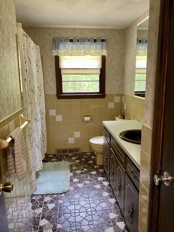 161 Poskus Street Stoughton, MA 02072 - Photo 19 of 34 Gallery Image 19