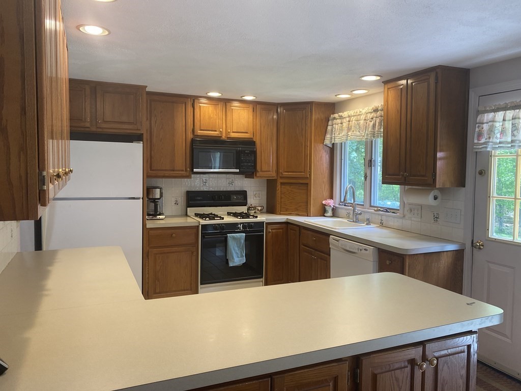 161 Poskus Street Stoughton, MA 02072 - Photo 7 of 34 Gallery Image 7