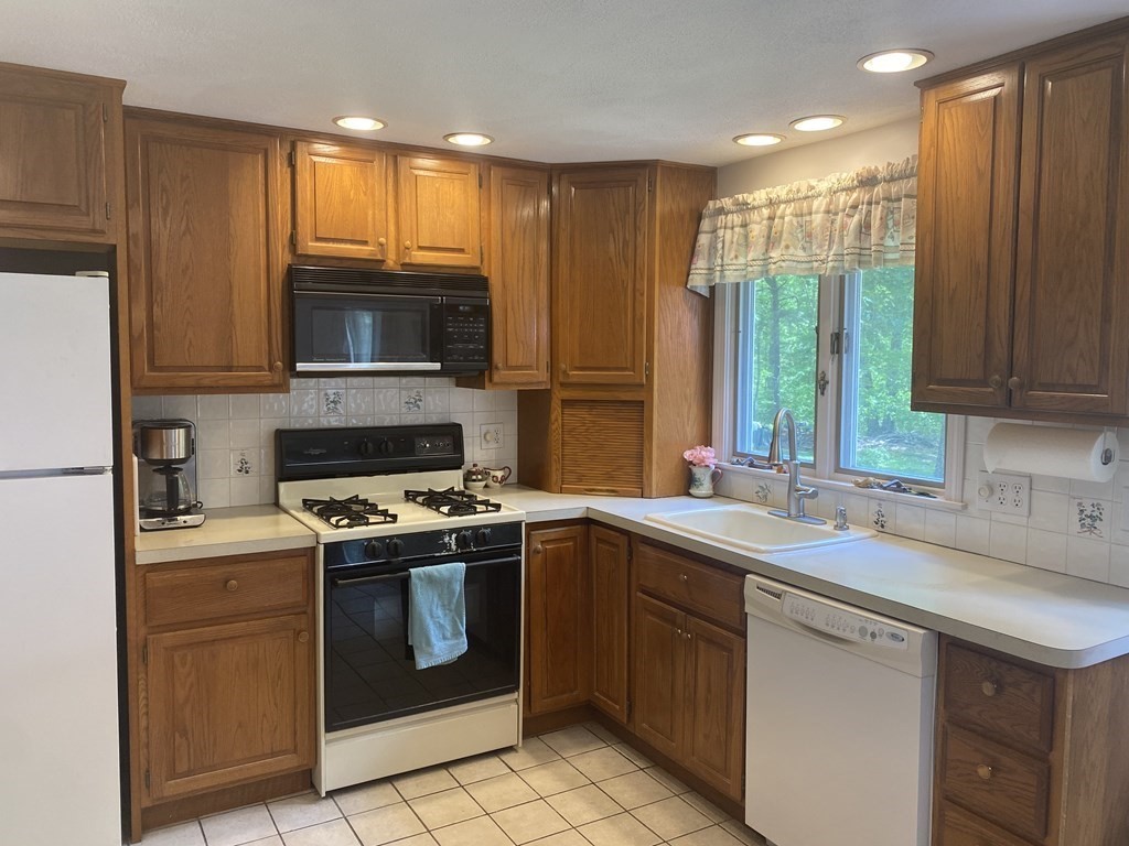 161 Poskus Street Stoughton, MA 02072 - Photo 8 of 34 Gallery Image 8