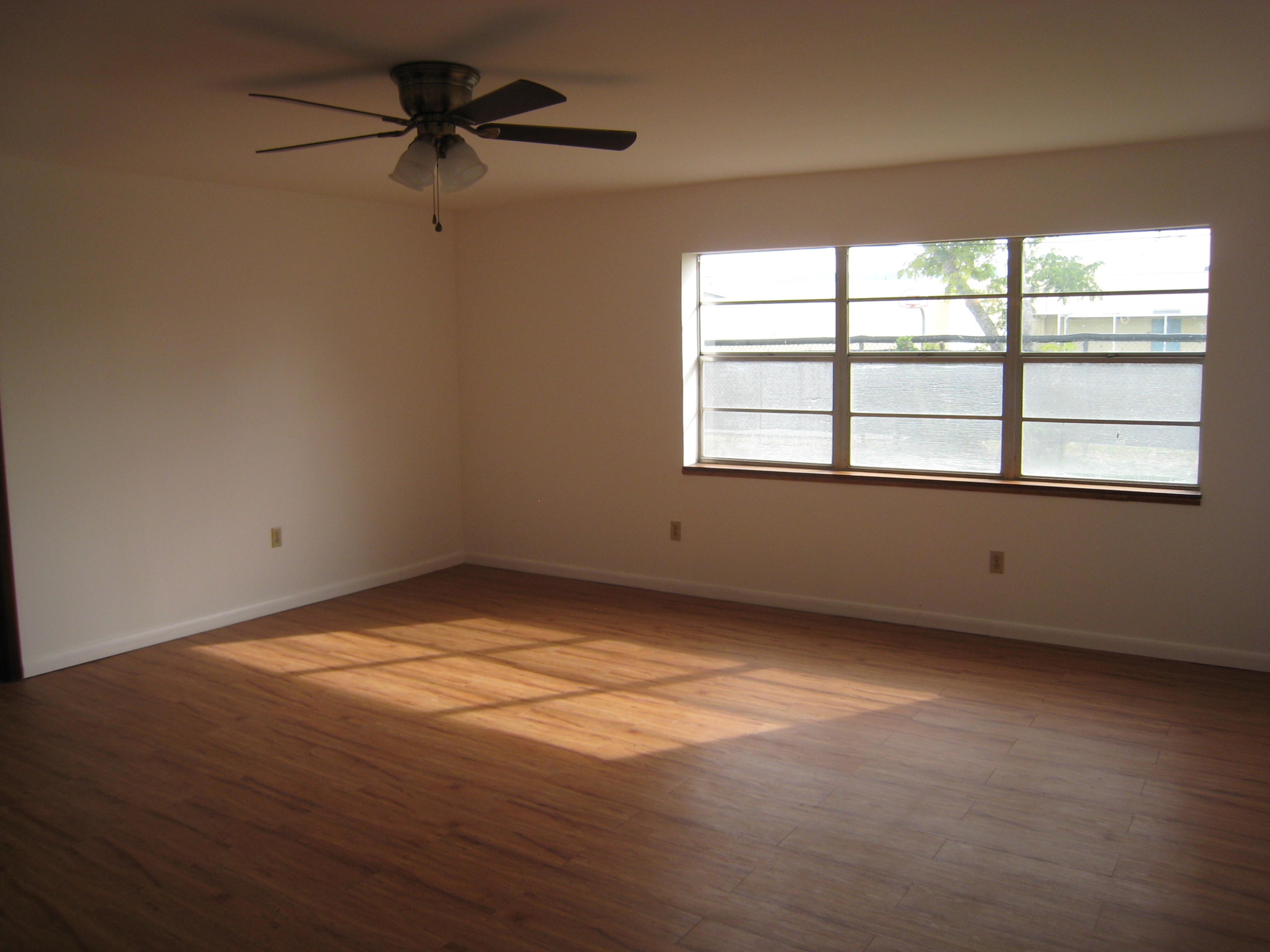 321 Masters Road Lake Worth, FL 33461 - Photo 12 of 21 Family room