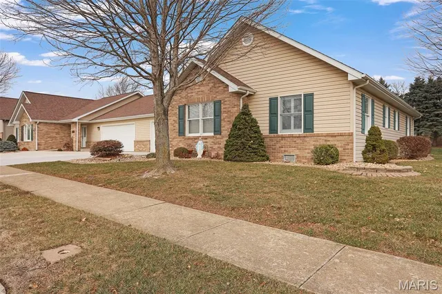$255,204 | 45 Faith Drive, Highland, IL 62249