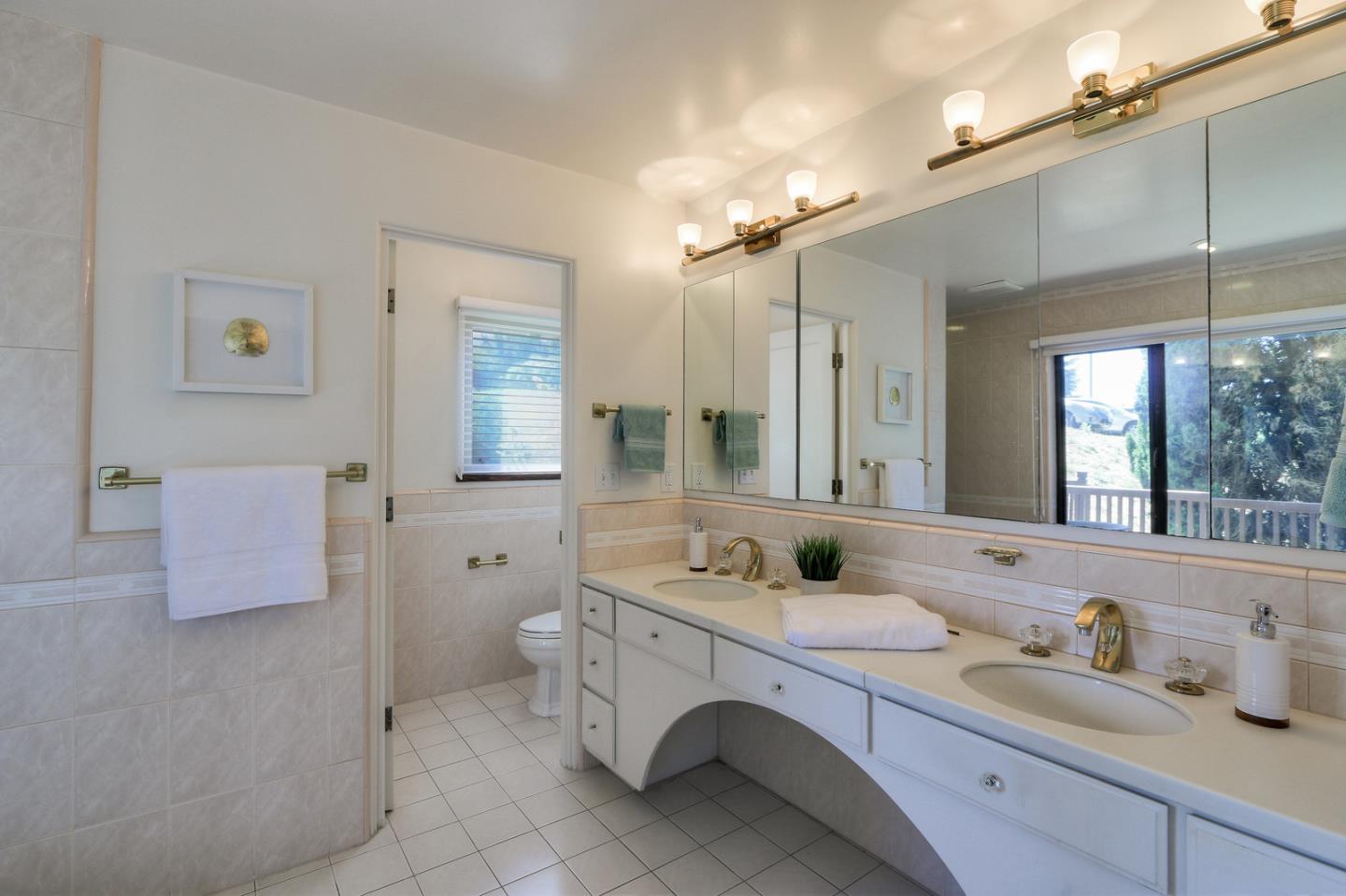 6840 Buckingham Boulevard Berkeley, CA 94705 - Photo 29 of 50 a bathroom with a double vanity sink mirror and bathtub