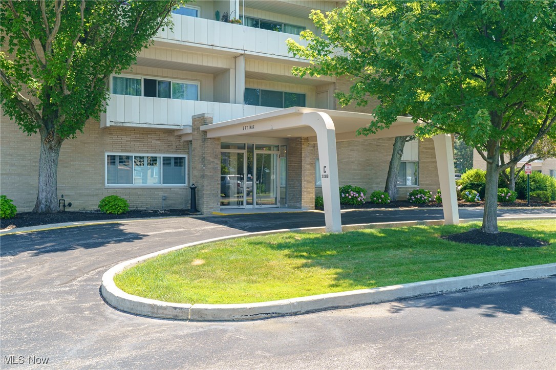 2089 Wooster Road, Unit C42 Rocky River, OH 44116 - Photo 2 of 43 Cliff Towers consists of 4 buildings, each with 5 floors and about 165 condos
