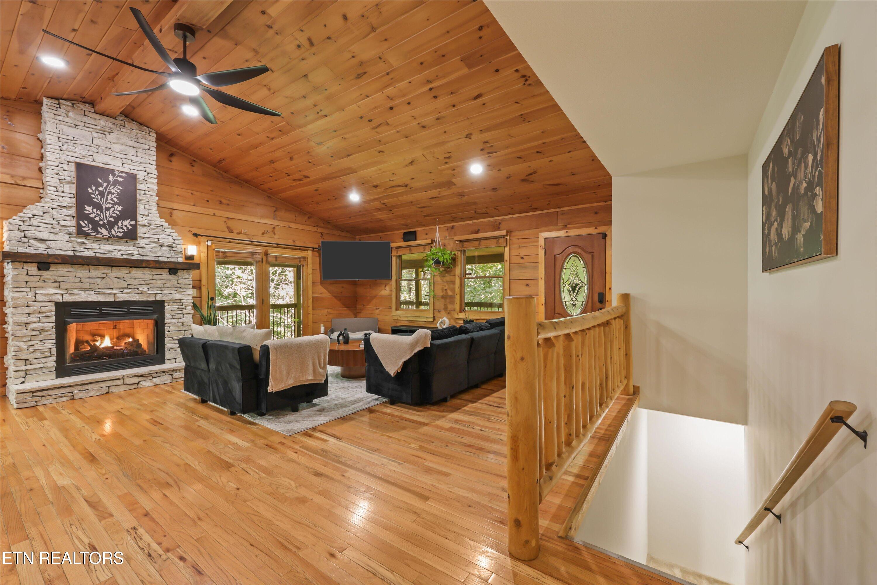 288 Panther Creek Road Sevierville, TN 37876 - Photo 3 of 45 04-288 Panther Creek Rd 42