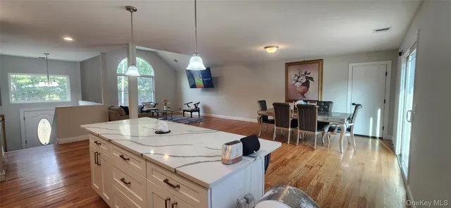 $799,999 | 464 Granny Road, Medford, NY 11763