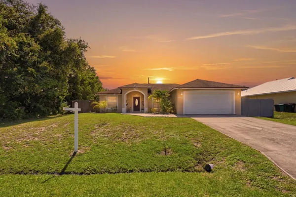 $385,000 | 2674 Southwest Abelard Street, Port St. Lucie, FL 34953