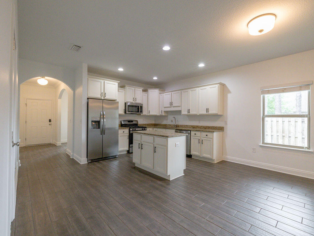 41 Twain Trail Freeport, FL 32439 - Photo 2 of 33 Kitchen