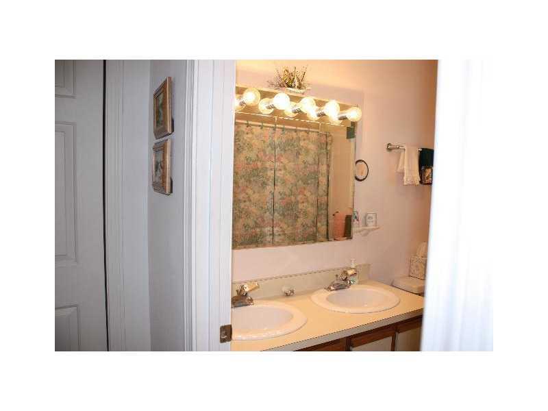 55 Willow Grove Road, Unit 55 Brunswick, ME 04011 - Photo 11 of 28 Bathroom. 1st floor bath