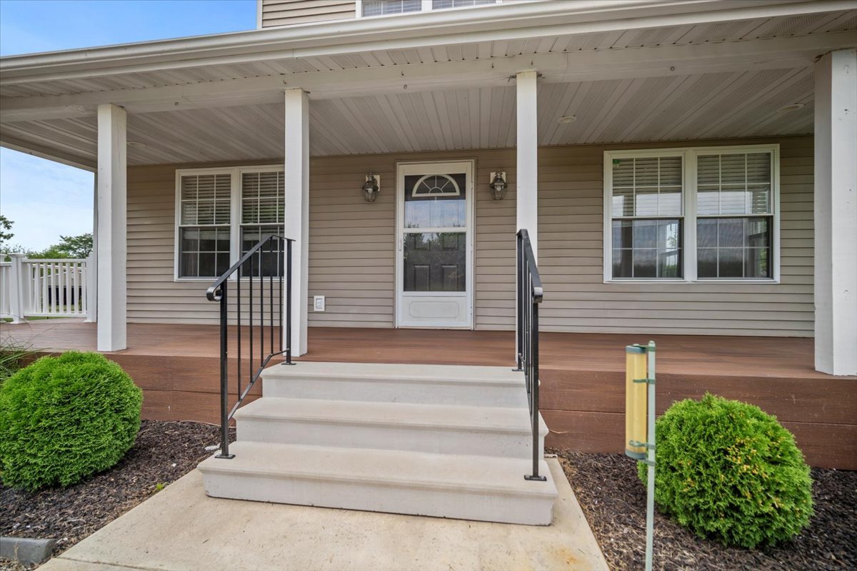 561 County Road 2000 East Secor, IL 61771 - Photo 2 of 31 a front view of a house with a porch