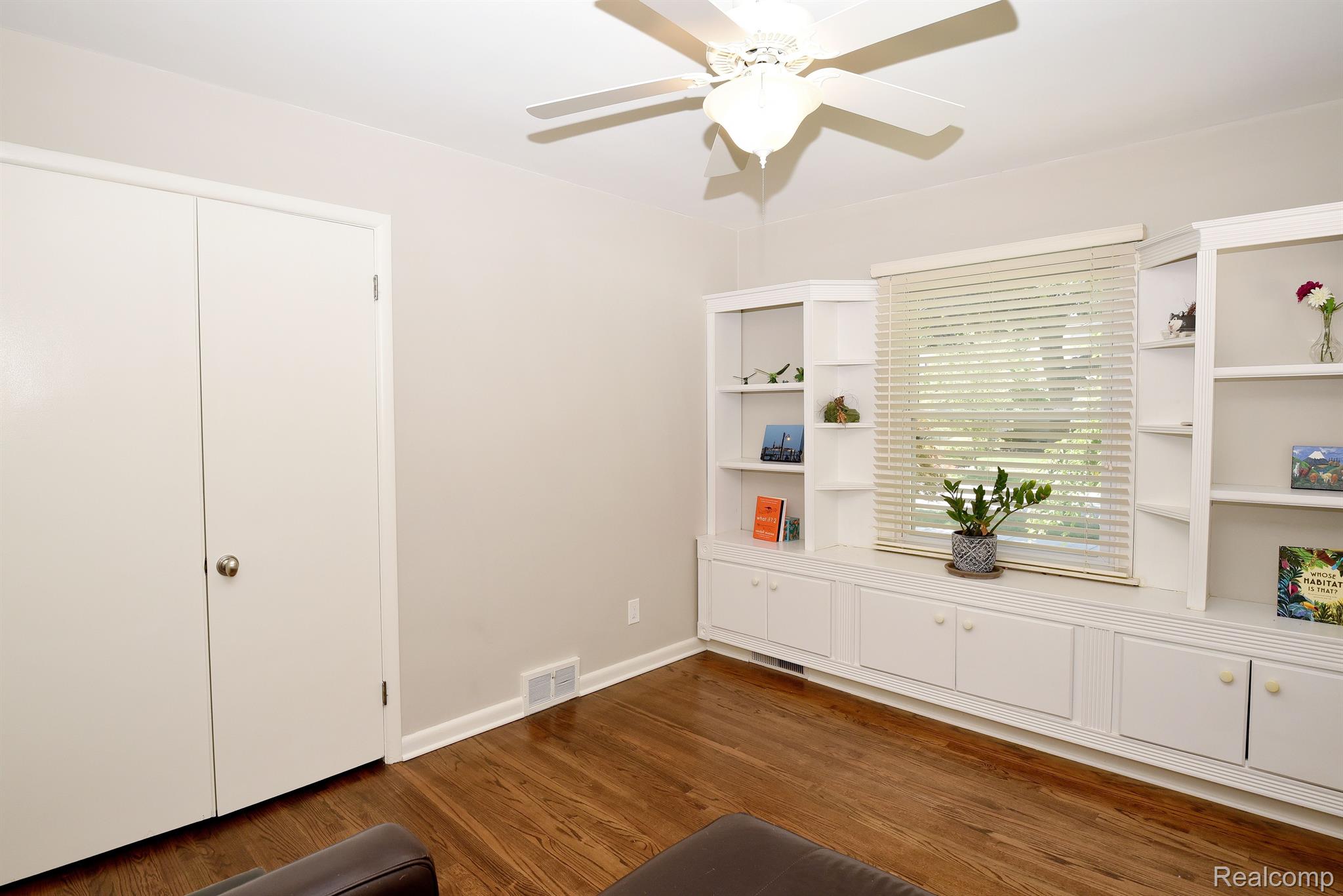 4196 Wakefield Road Berkley, MI 48072 - Photo 22 of 39 Gallery Image 22