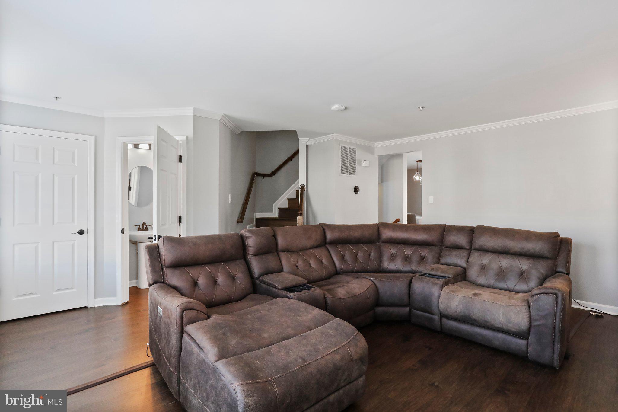 123 Eagles Ridge Smithsburg, MD 21783 - Photo 13 of 42 Living room