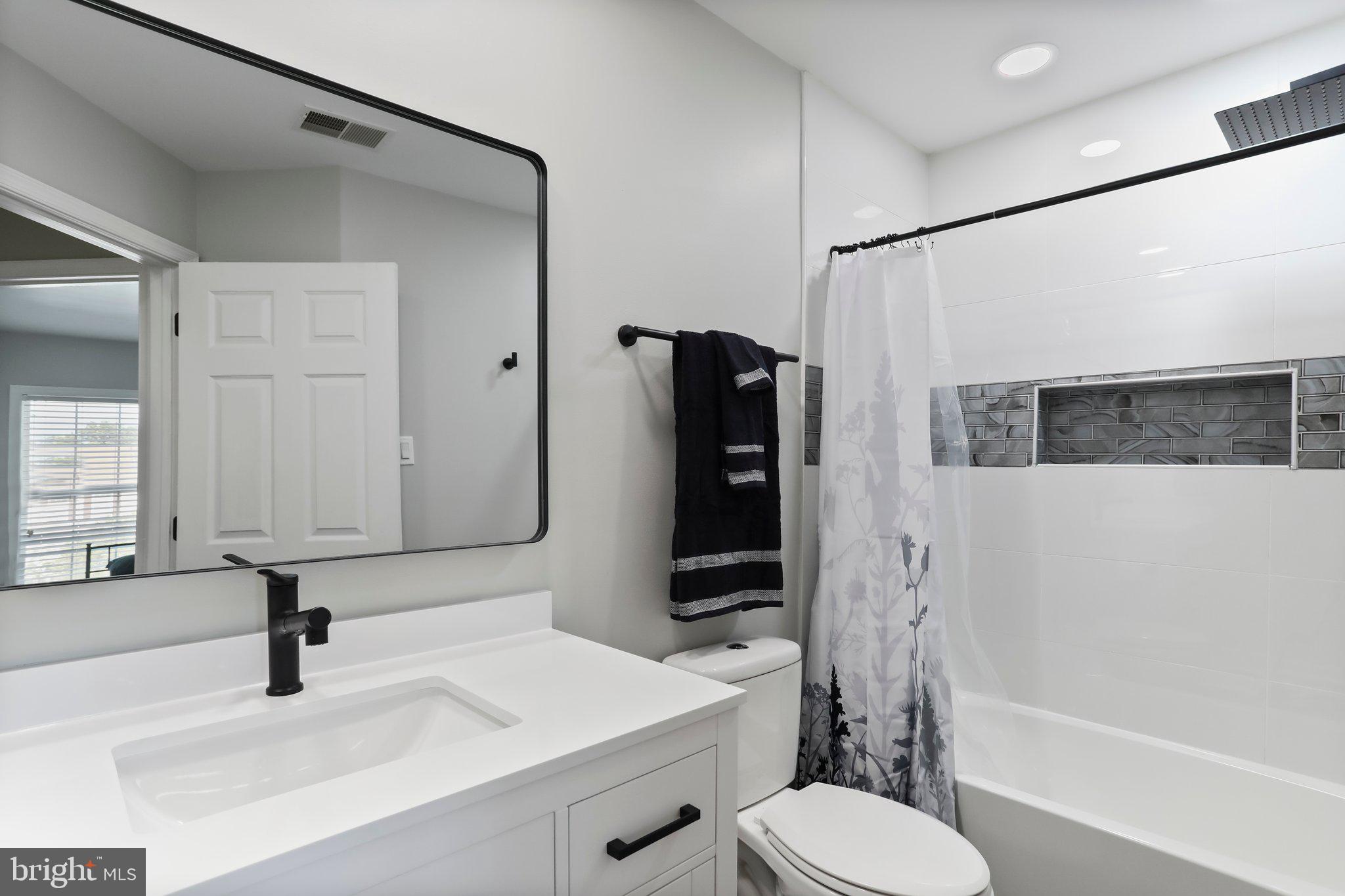 123 Eagles Ridge Smithsburg, MD 21783 - Photo 36 of 42 Hall full bath