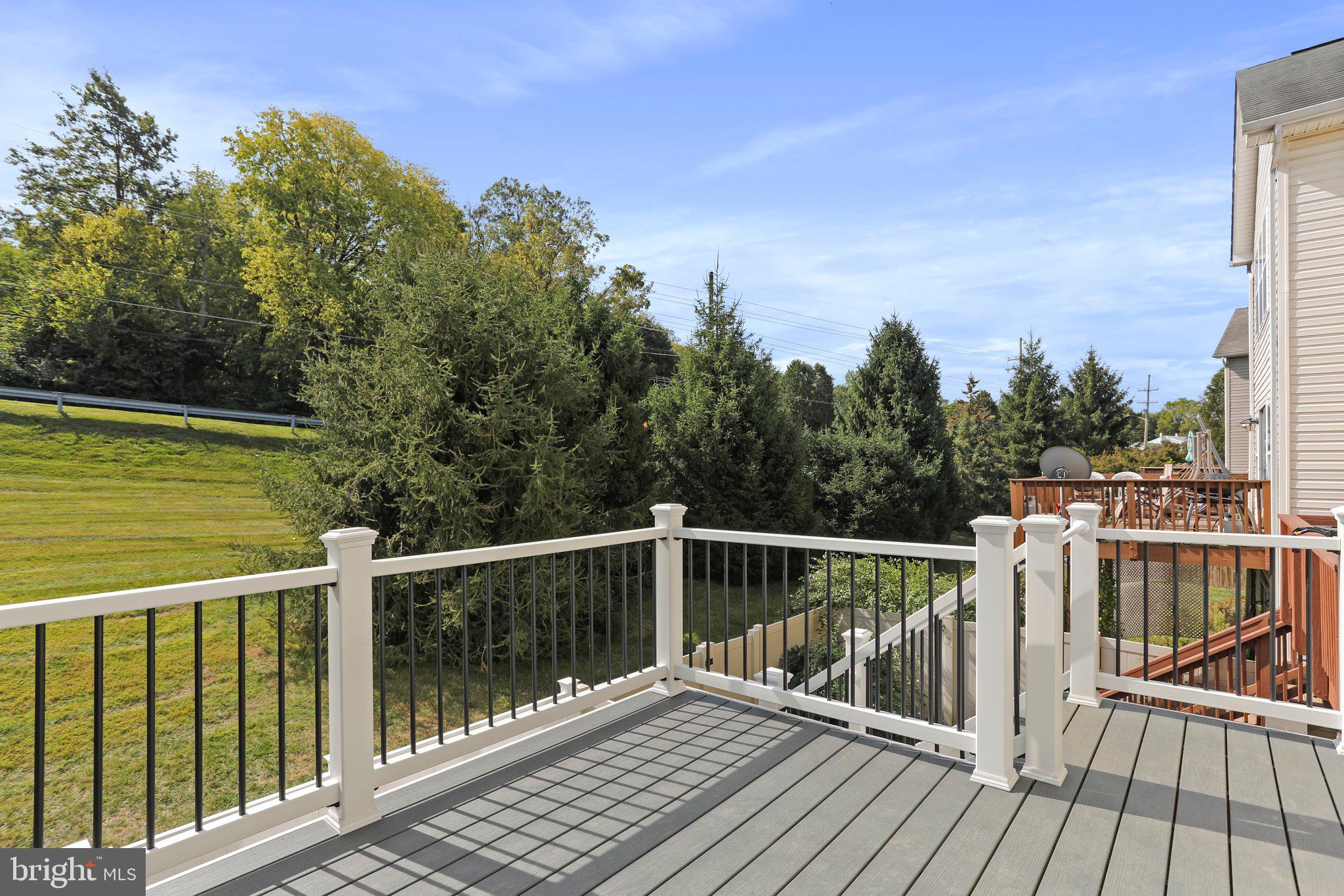 123 Eagles Ridge Smithsburg, MD 21783 - Photo 38 of 42 Stairs to yard space