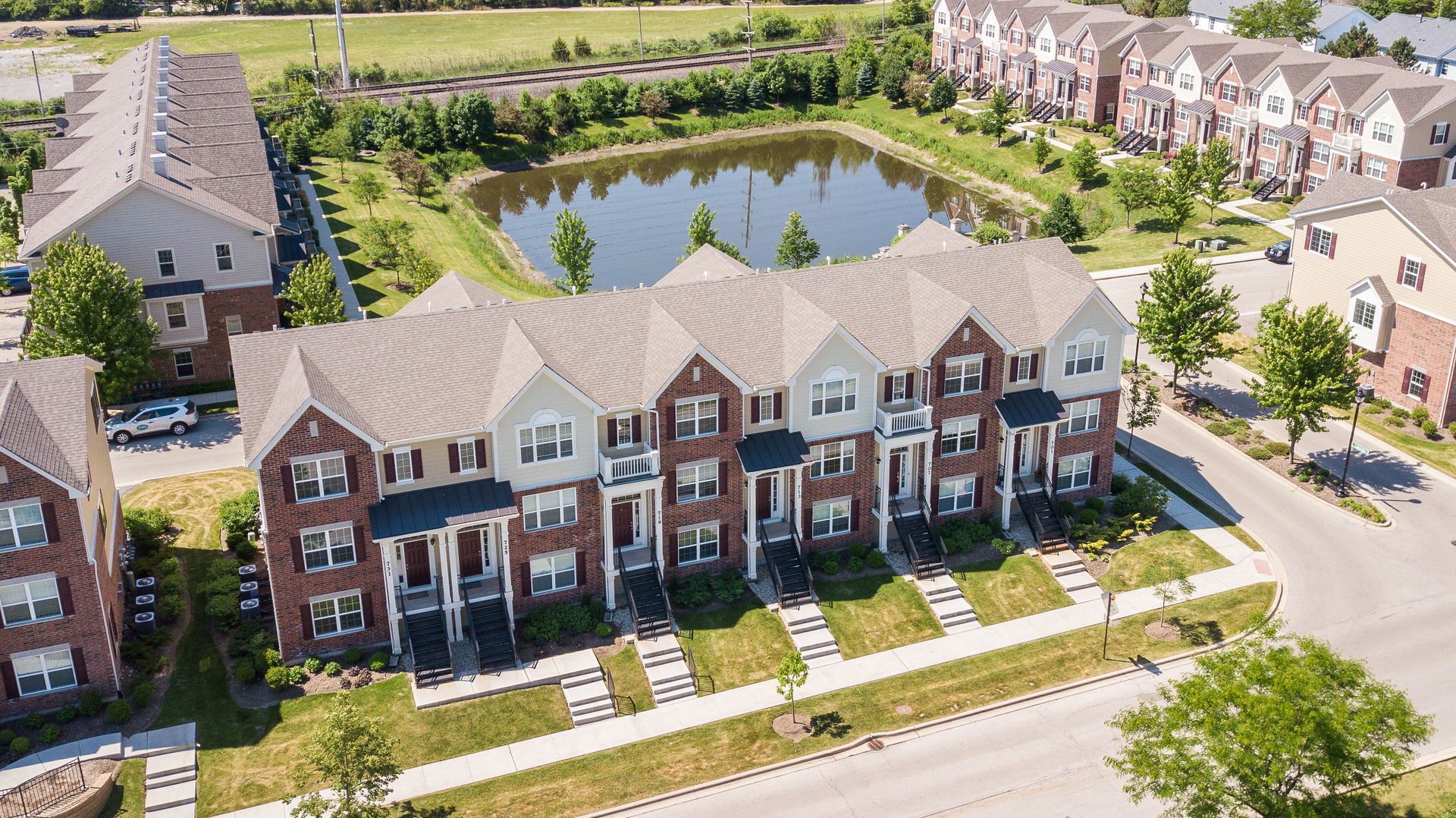 719 Hickory Street Mundelein, IL 60060 - Photo 4 of 36