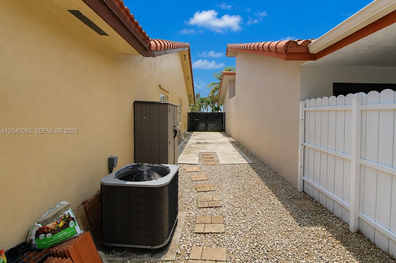 7743 Southwest 157th Place Miami, FL 33193 - Photo 27 of 30