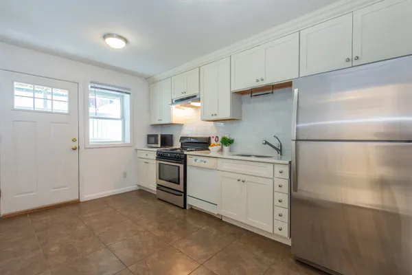 $3,250 | 61 Bright Street, Unit B, Jersey City, NJ 07302