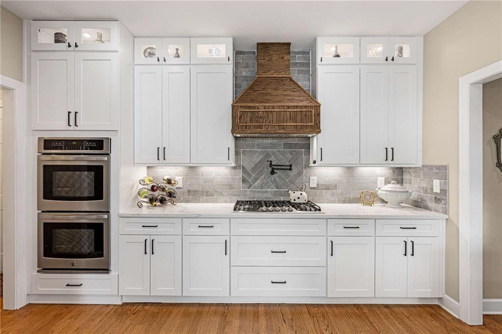 802 Clubhouse Pointe Woodstock, GA 30188 - Photo 3 of 66 a kitchen with stainless steel appliances a stove and cabinets