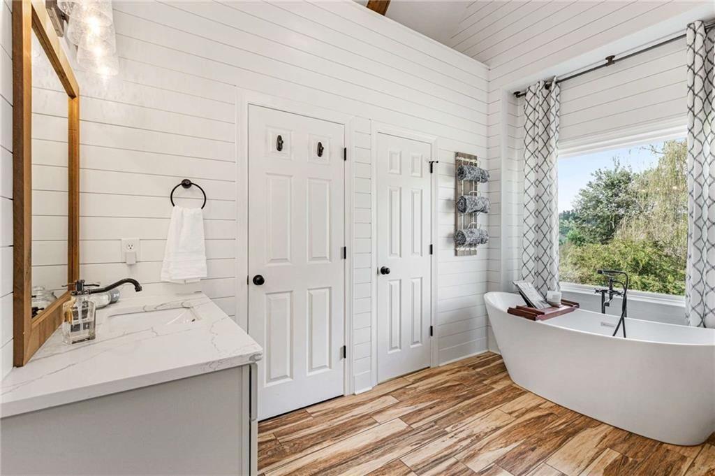 802 Clubhouse Pointe Woodstock, GA 30188 - Photo 31 of 66 a bathroom with a bathtub and shower