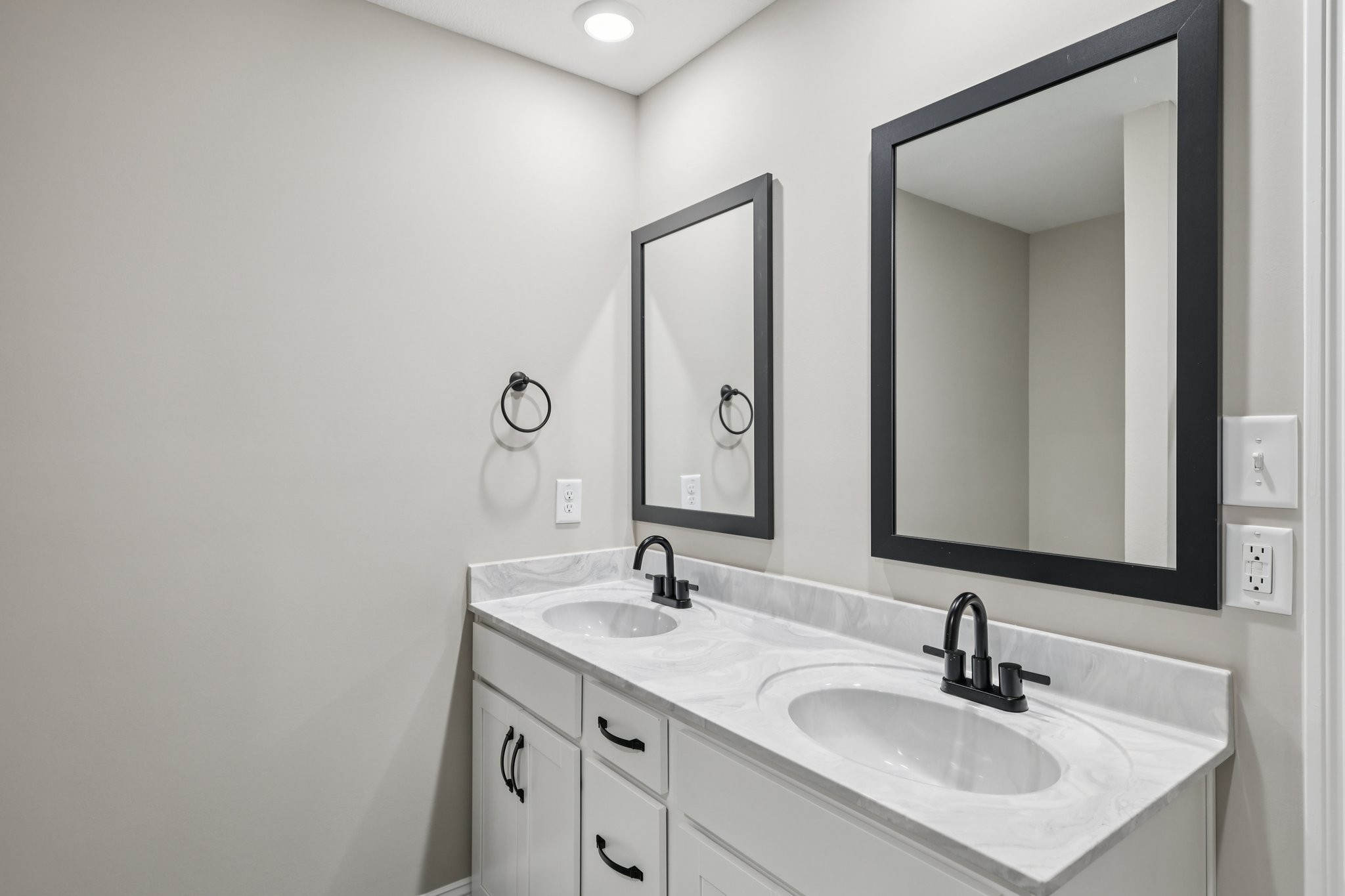 3 Echo Ridge Oak Grove, KY 42262 - Photo 21 of 46 a bathroom with 2 sink and a mirror