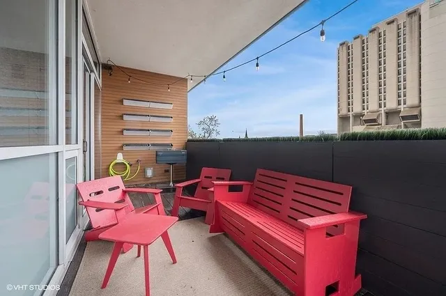 $700,000 | 2157 West Division Street, Unit 401, Chicago, IL 60622