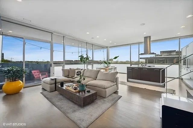 $700,000 | 2157 West Division Street, Unit 401, Chicago, IL 60622