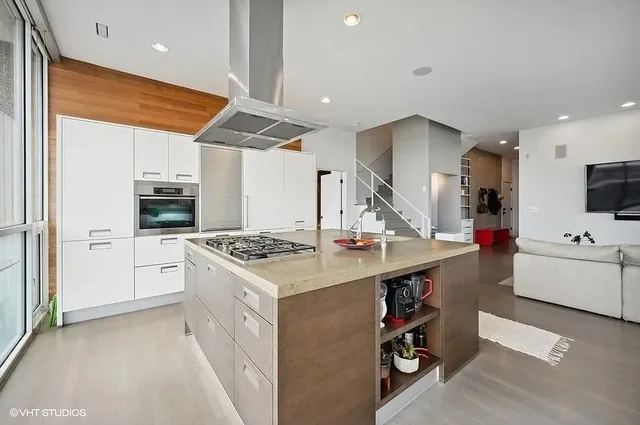 $700,000 | 2157 West Division Street, Unit 401, Chicago, IL 60622