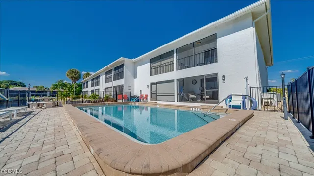 $284,900 | 1102 Southeast 39th Terrace, Unit 101, Cape Coral, FL 33904