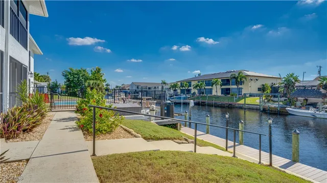 $284,900 | 1102 Southeast 39th Terrace, Unit 101, Cape Coral, FL 33904