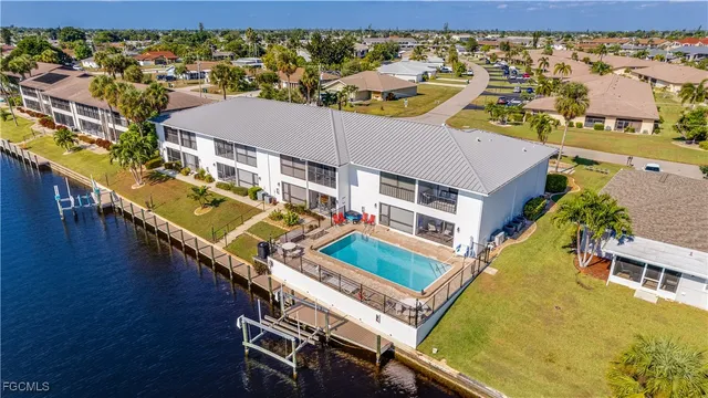 $284,900 | 1102 Southeast 39th Terrace, Unit 101, Cape Coral, FL 33904