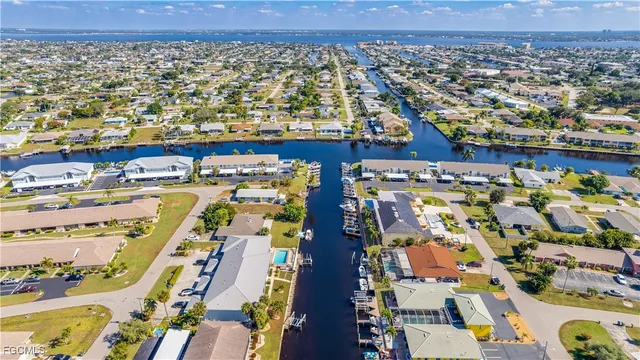 $284,900 | 1102 Southeast 39th Terrace, Unit 101, Cape Coral, FL 33904