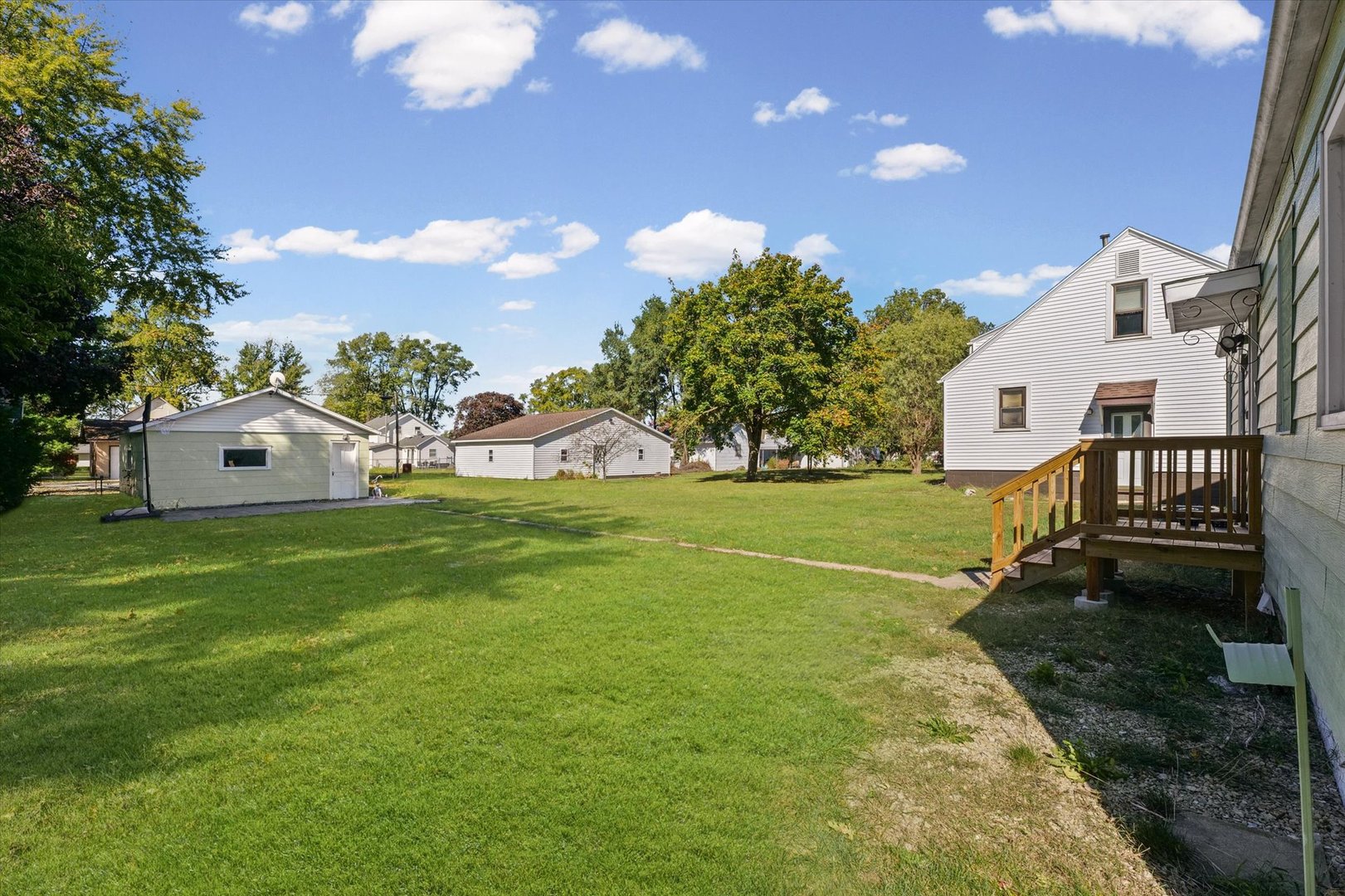 209 South Walnut Street Buckley, IL 60918 - Photo 24 of 30 a front view of a house with garden