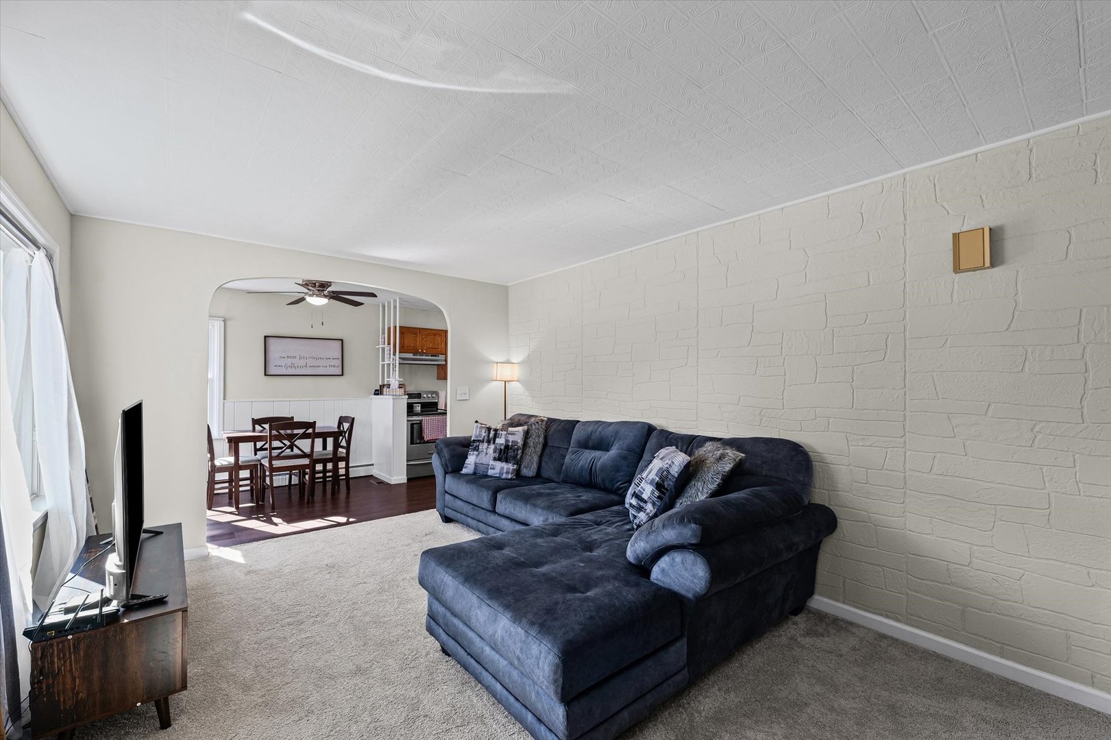 209 South Walnut Street Buckley, IL 60918 - Photo 6 of 30 a living room with furniture