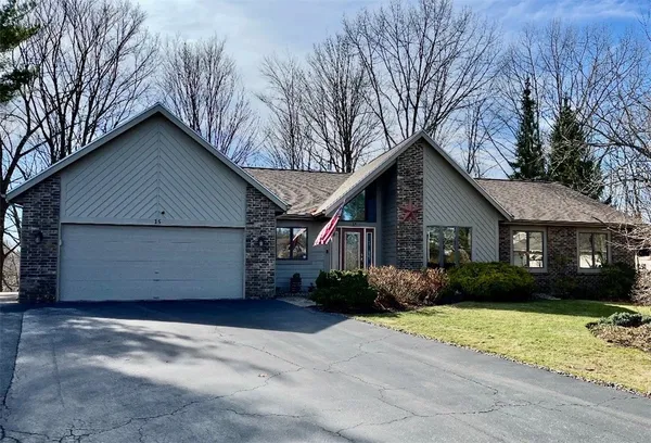 $369,900 | 15 Shingle Mill Road, Irondequoit, NY 14609