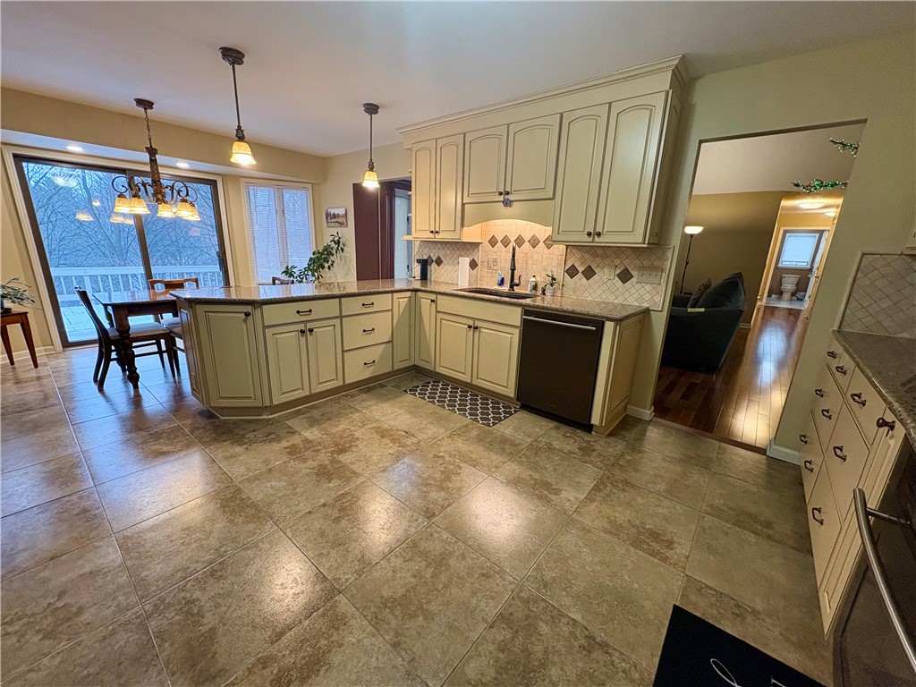 15 Shingle Mill Road Irondequoit, NY 14609 - Photo 3 of 47