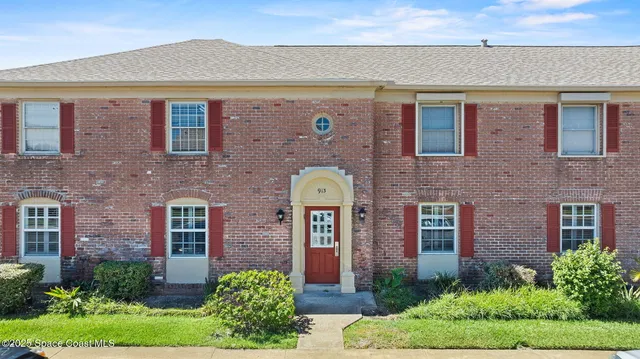 $189,900 | 913 South Colonial Court, Unit B, Indian Harbour Beach, FL 32937