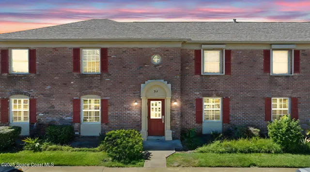 $189,900 | 913 South Colonial Court, Unit B, Indian Harbour Beach, FL 32937