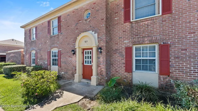 $189,900 | 913 South Colonial Court, Unit B, Indian Harbour Beach, FL 32937