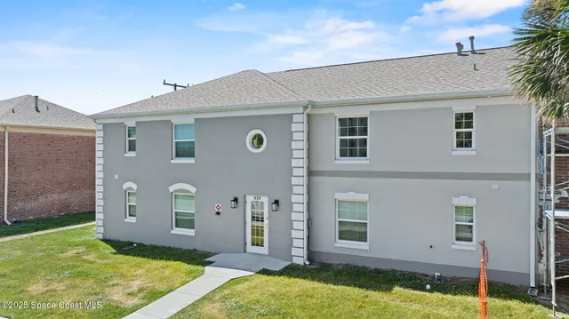 $189,900 | 913 South Colonial Court, Unit B, Indian Harbour Beach, FL 32937