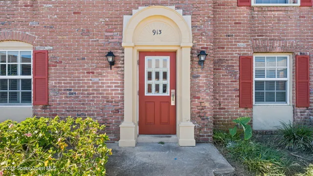 $189,900 | 913 South Colonial Court, Unit B, Indian Harbour Beach, FL 32937